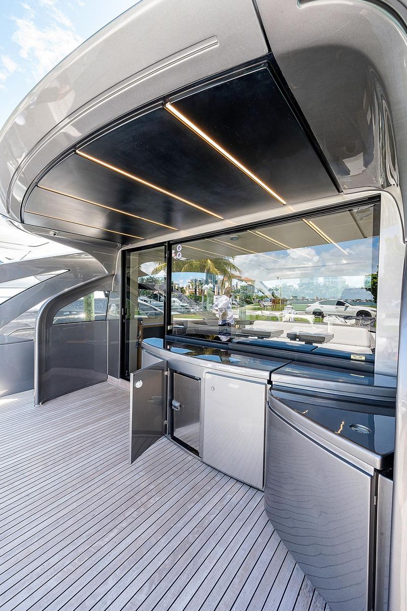 2015 Pershing 70 