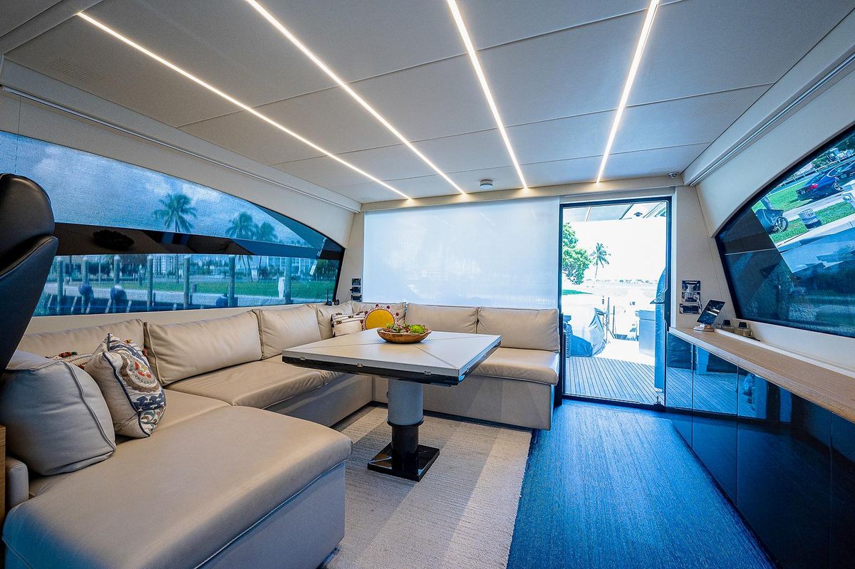 2015 Pershing 70 