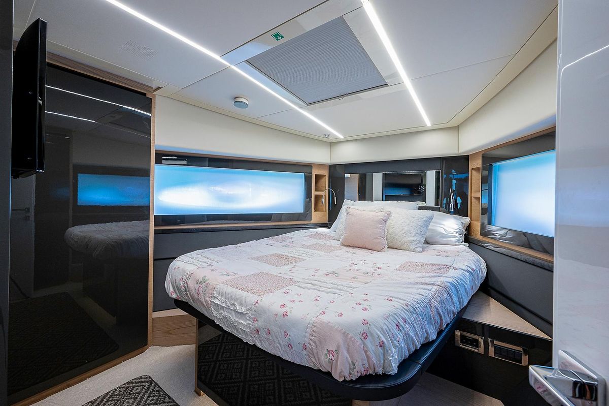 2015 Pershing 70 