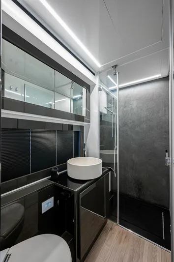 Andiamo Yacht Photos Pics 