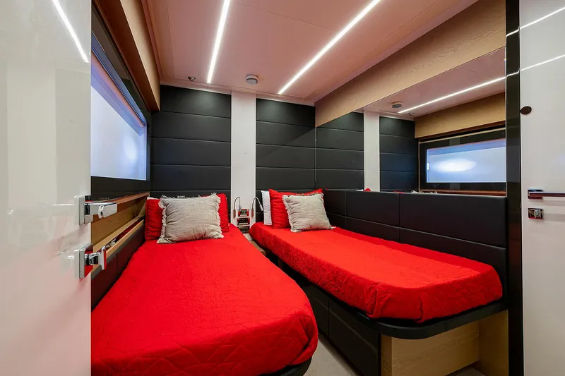 Andiamo Yacht Photos Pics 