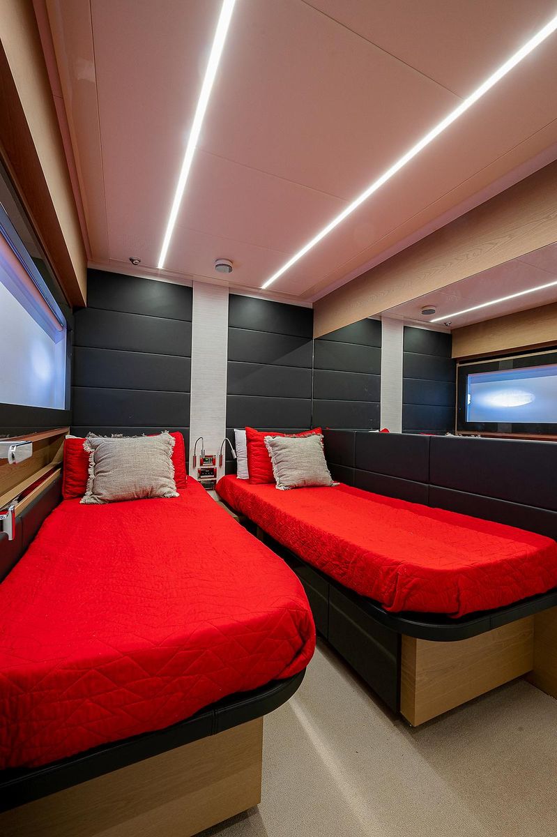 2015 Pershing 70 