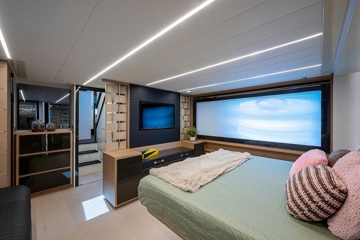 2015 Pershing 70 