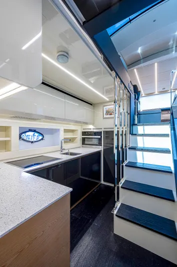 Andiamo Yacht Photos Pics 