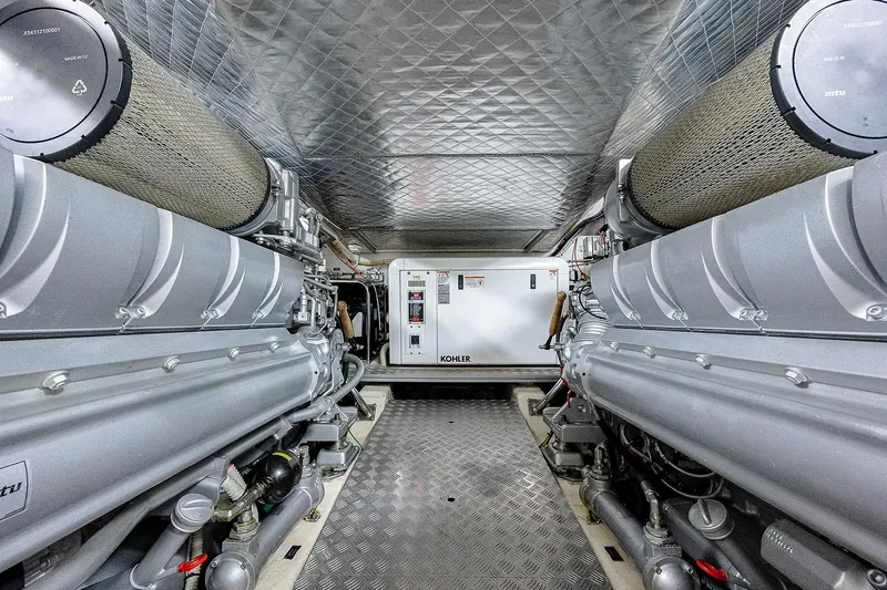 Andiamo Yacht Photos Pics 