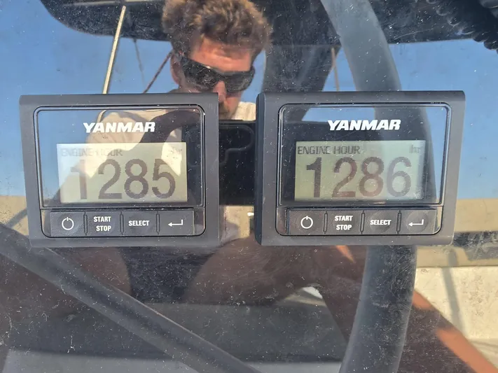 Nia Yacht Photos Pics Digital engine hour meters on a Bali 4.6, showing 1285 and 1286 hours.