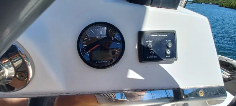 Tolkien II Yacht Photos Pics 