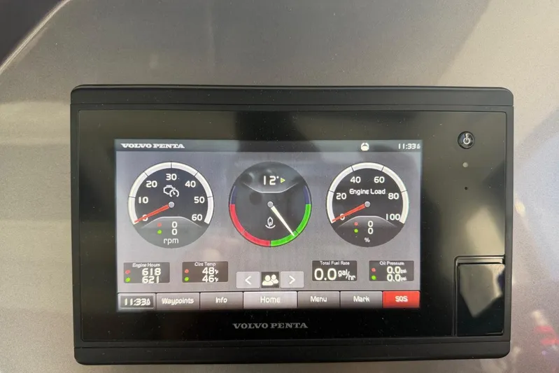 Dream Yacht Photos Pics Volvo Penta engine display on 2019 Galeon 470 Sky, showing RPM and engine load.