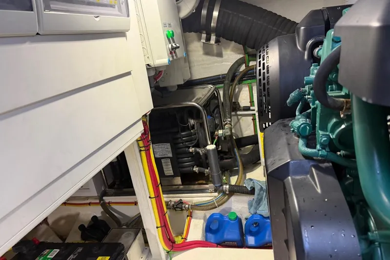 Dream Yacht Photos Pics Engine room of a 2019 Galeon 470 Sky yacht, featuring mechanical components and equipment.