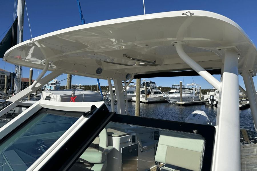 2023 Boston Whaler 280 Vantage