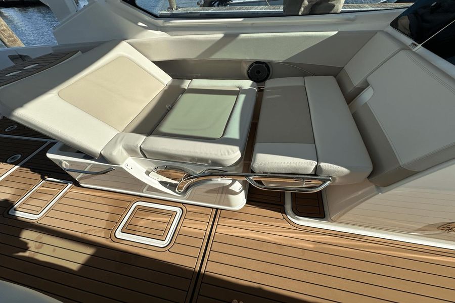 2023 Boston Whaler 280 Vantage