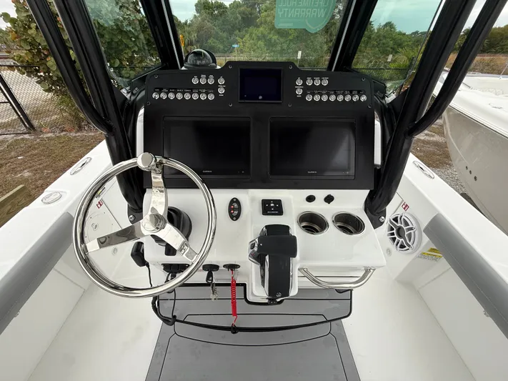  Yacht Photos Pics 2026 EVERGLADES 253 CC - Image 12