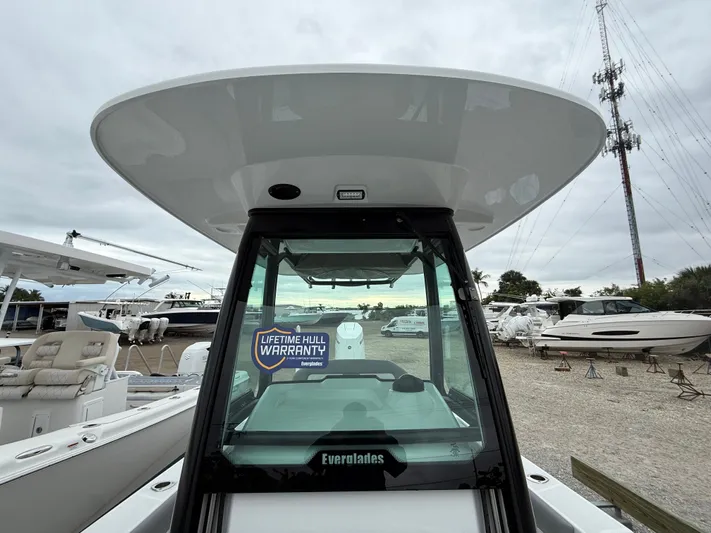  Yacht Photos Pics 2026 EVERGLADES 253 CC - Image 22