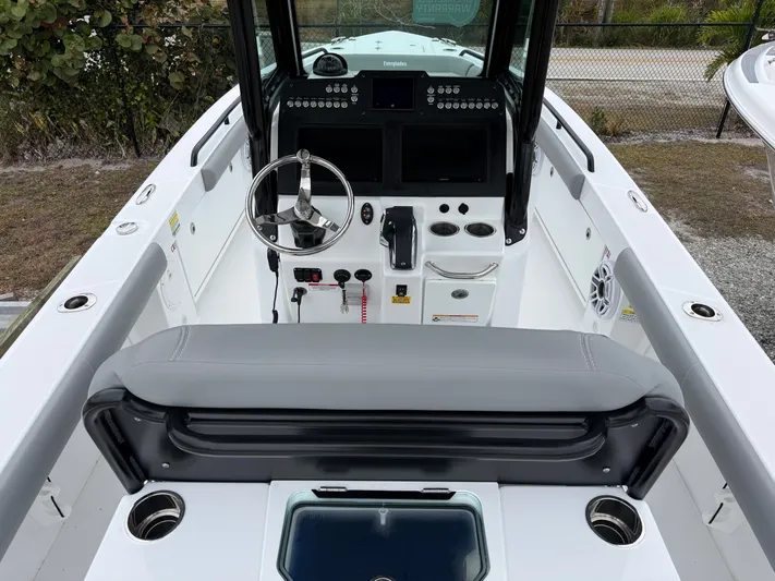  Yacht Photos Pics 2026 EVERGLADES 253 CC - Image 10