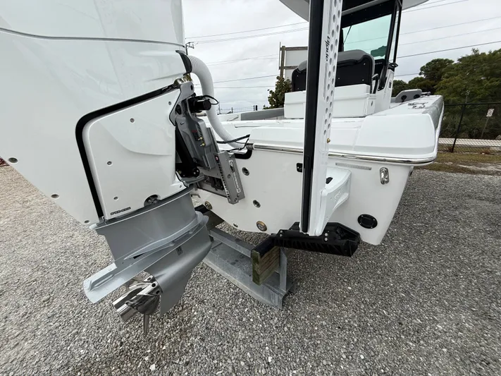  Yacht Photos Pics 2026 EVERGLADES 253 CC - Image 8