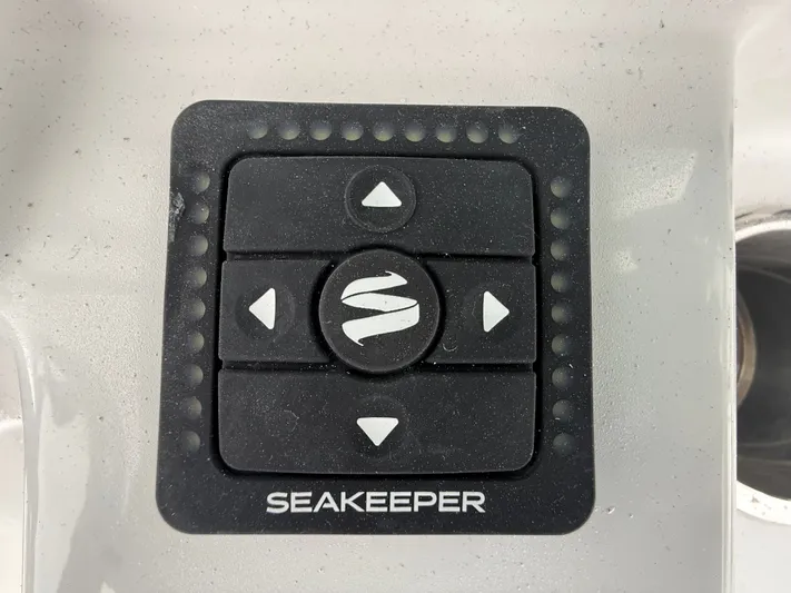  Yacht Photos Pics 2026 EVERGLADES 253 CC - Image 13