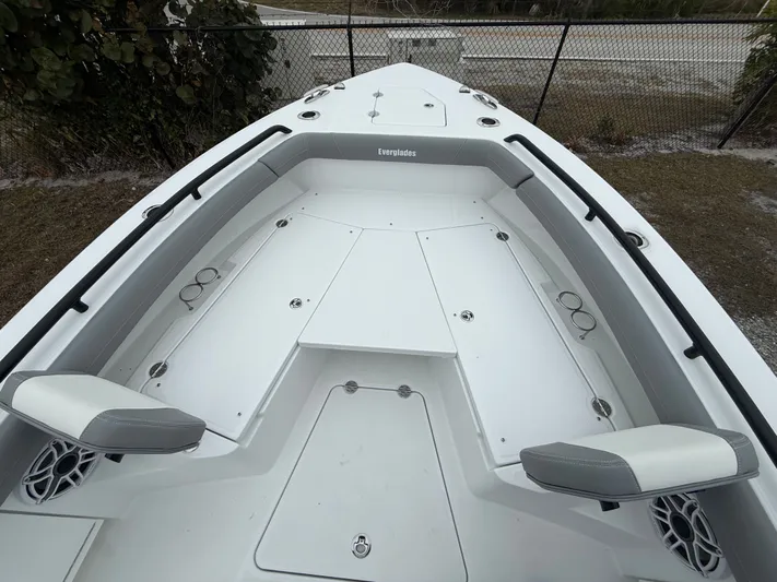  Yacht Photos Pics 2026 EVERGLADES 253 CC - Image 20