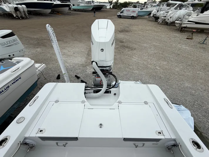  Yacht Photos Pics 2026 EVERGLADES 253 CC - Image 17