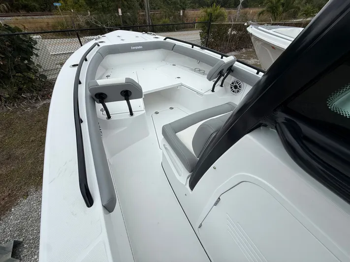  Yacht Photos Pics 2026 EVERGLADES 253 CC - Image 18