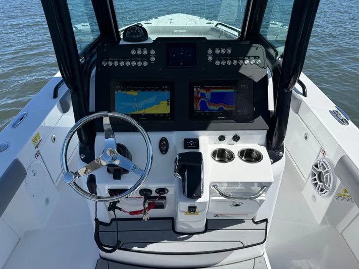  Yacht Photos Pics 2026 EVERGLADES 253 CC - Image 16