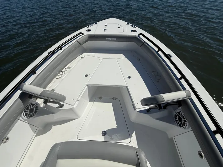  Yacht Photos Pics 2026 EVERGLADES 253 CC - Image 35