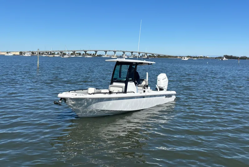  Yacht Photos Pics 2026 EVERGLADES 253 CC - Image 2