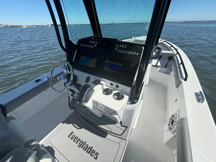  Yacht Photos Pics 2026 EVERGLADES 253 CC - Image 21