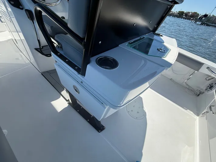  Yacht Photos Pics 2026 EVERGLADES 253 CC - Image 29