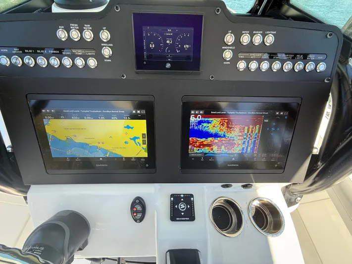  Yacht Photos Pics 2026 EVERGLADES 253 CC - Image 17