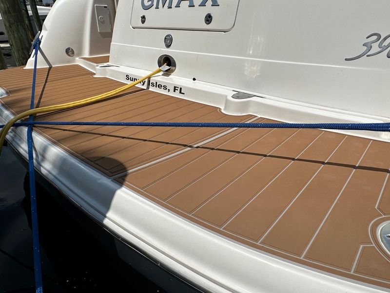 2004 Sea Ray 390 Sundancer