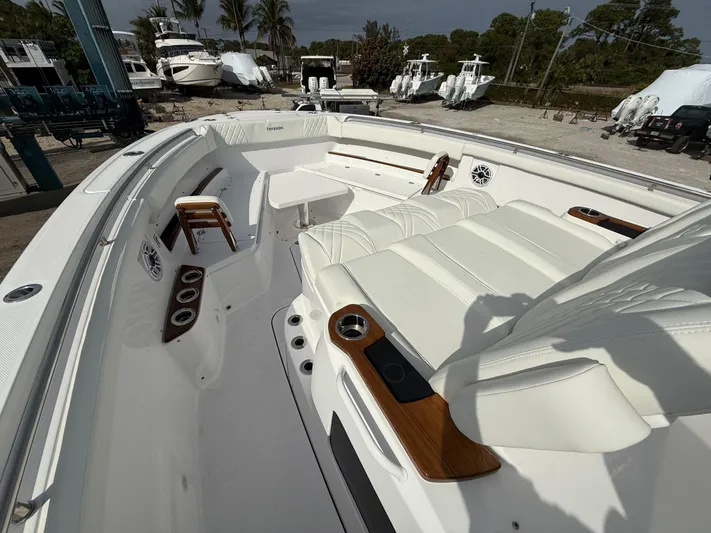  Yacht Photos Pics 2025 Everglades 455 Cc - Image 20