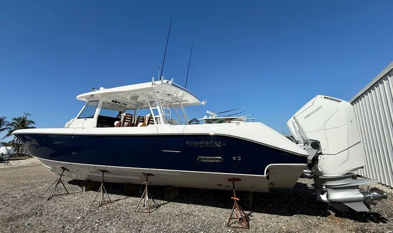  Yacht Photos Pics 2025 Everglades 455 Cc - Image 6