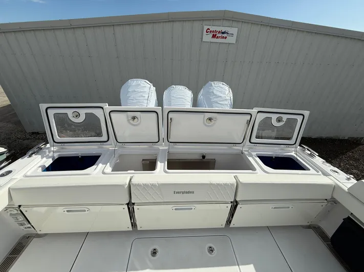 Yacht Photos Pics 2025 Everglades 455 Cc - Image 17