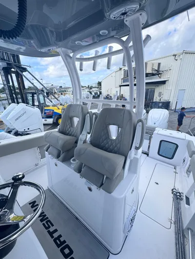  Yacht Photos Pics 2025 SPORTSMAN 302 OPEN - Image 8