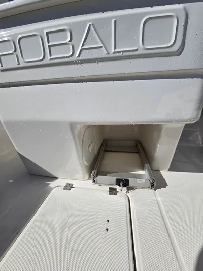 No Regrets Yacht Photos Pics Robalo R272 Center Console 2022 with integrated storage compartment.