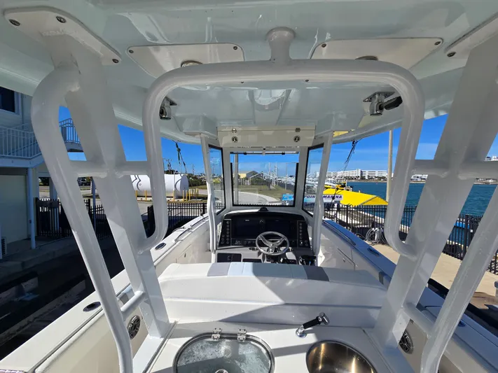 No Regrets Yacht Photos Pics Interior view of 2022 Robalo R272 Center Console boat.