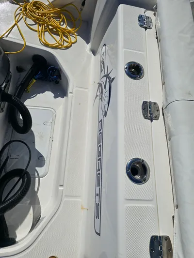 No Regrets Yacht Photos Pics Interior of a 2022 Robalo R272 Center Console boat.