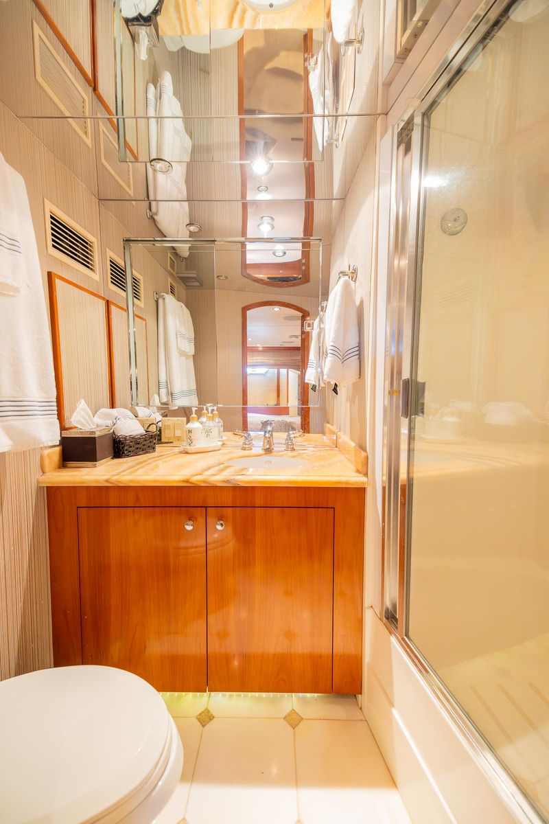2002 Hatteras 75 