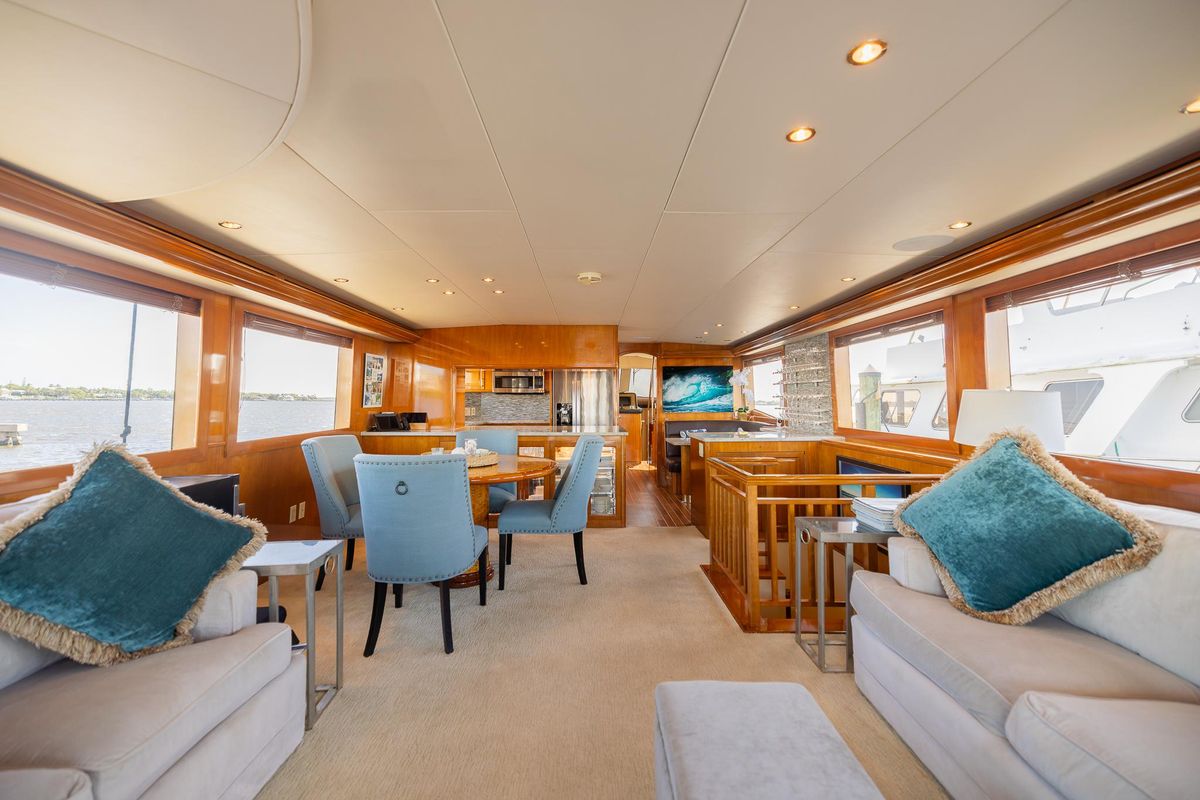 2002 Hatteras 75 