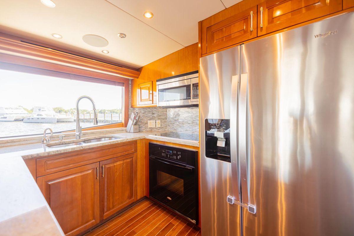 2002 Hatteras 75 