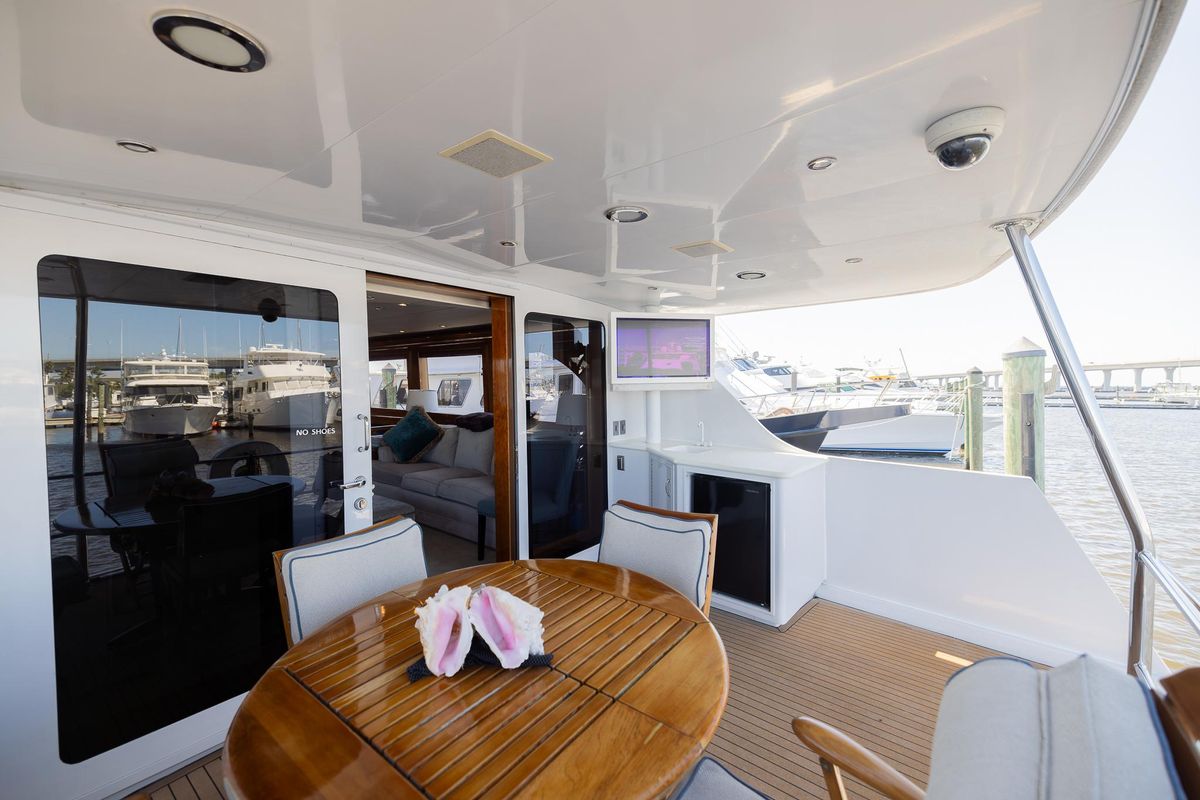 2002 Hatteras 75 