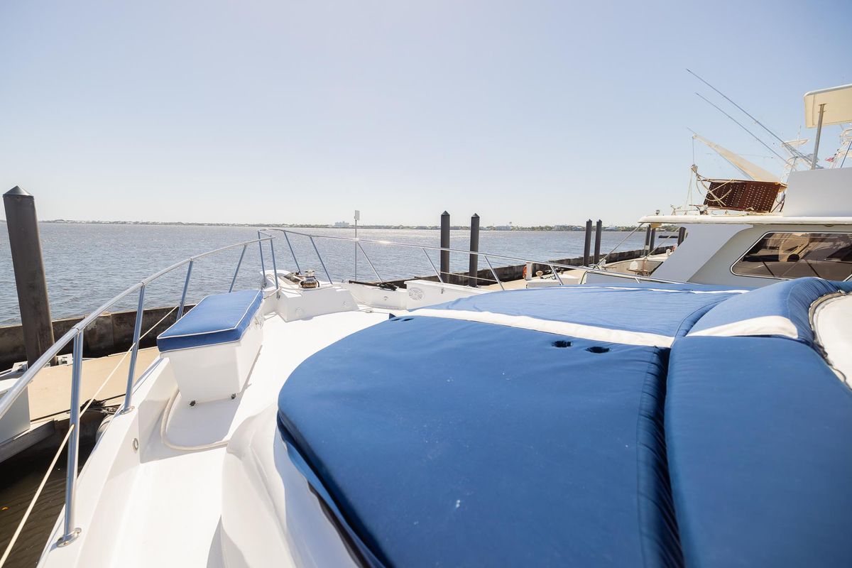 2002 Hatteras 75 