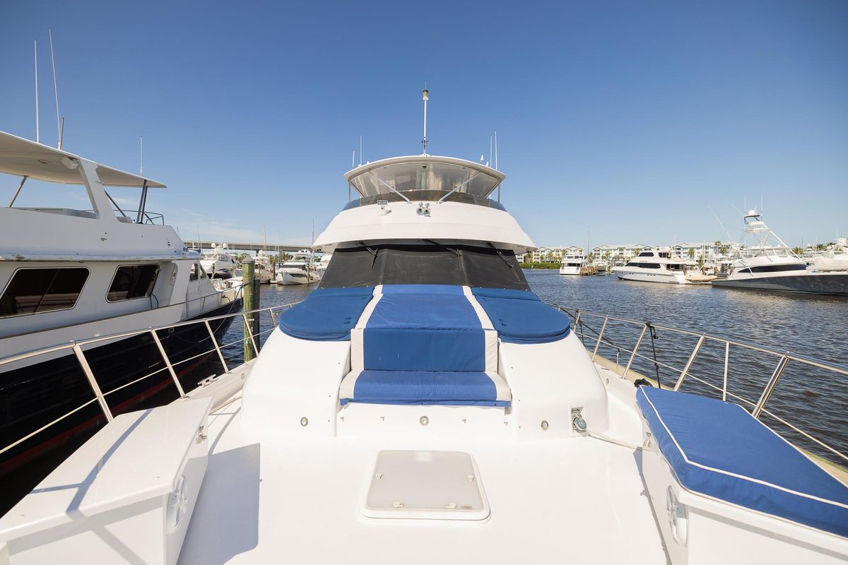 2002 Hatteras 75 