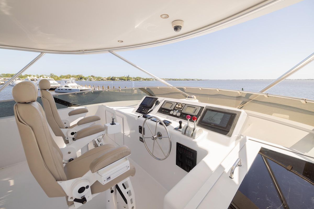 2002 Hatteras 75 