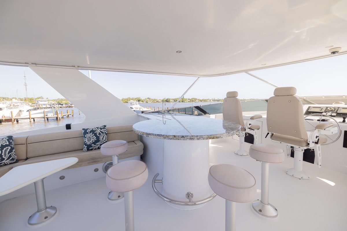 2002 Hatteras 75 