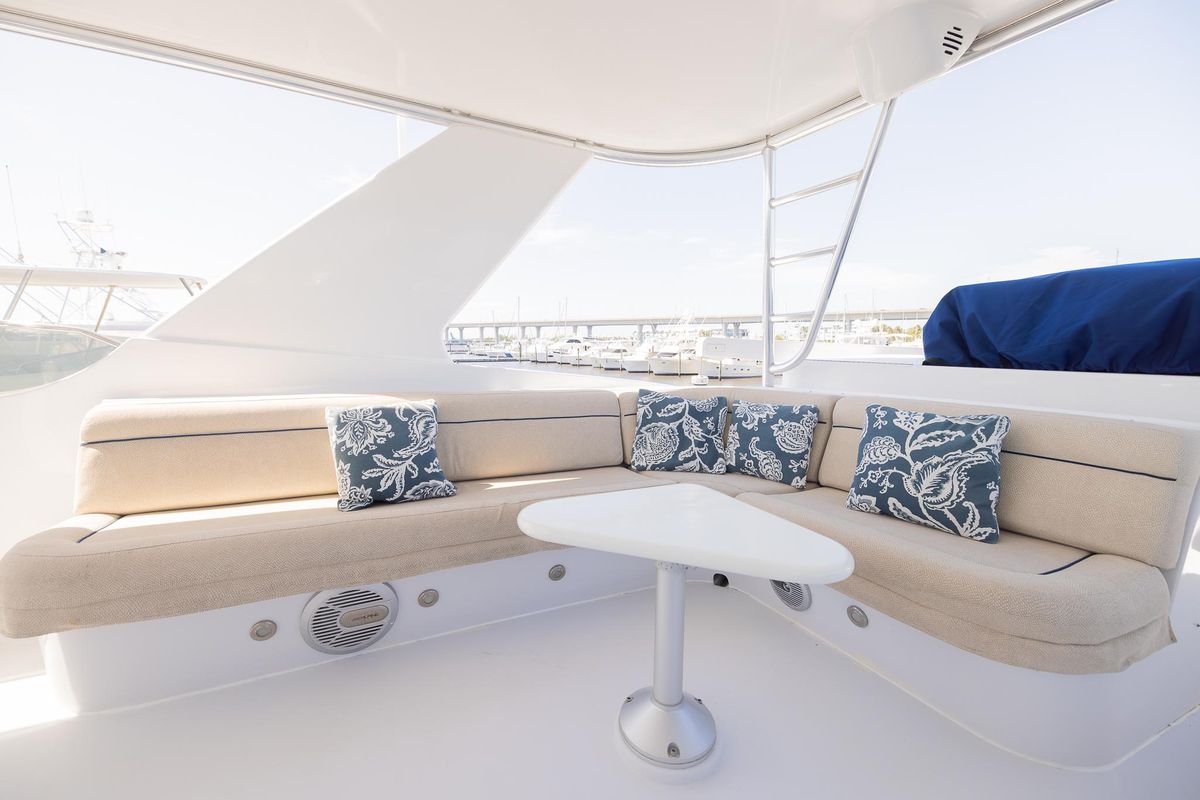 2002 Hatteras 75 