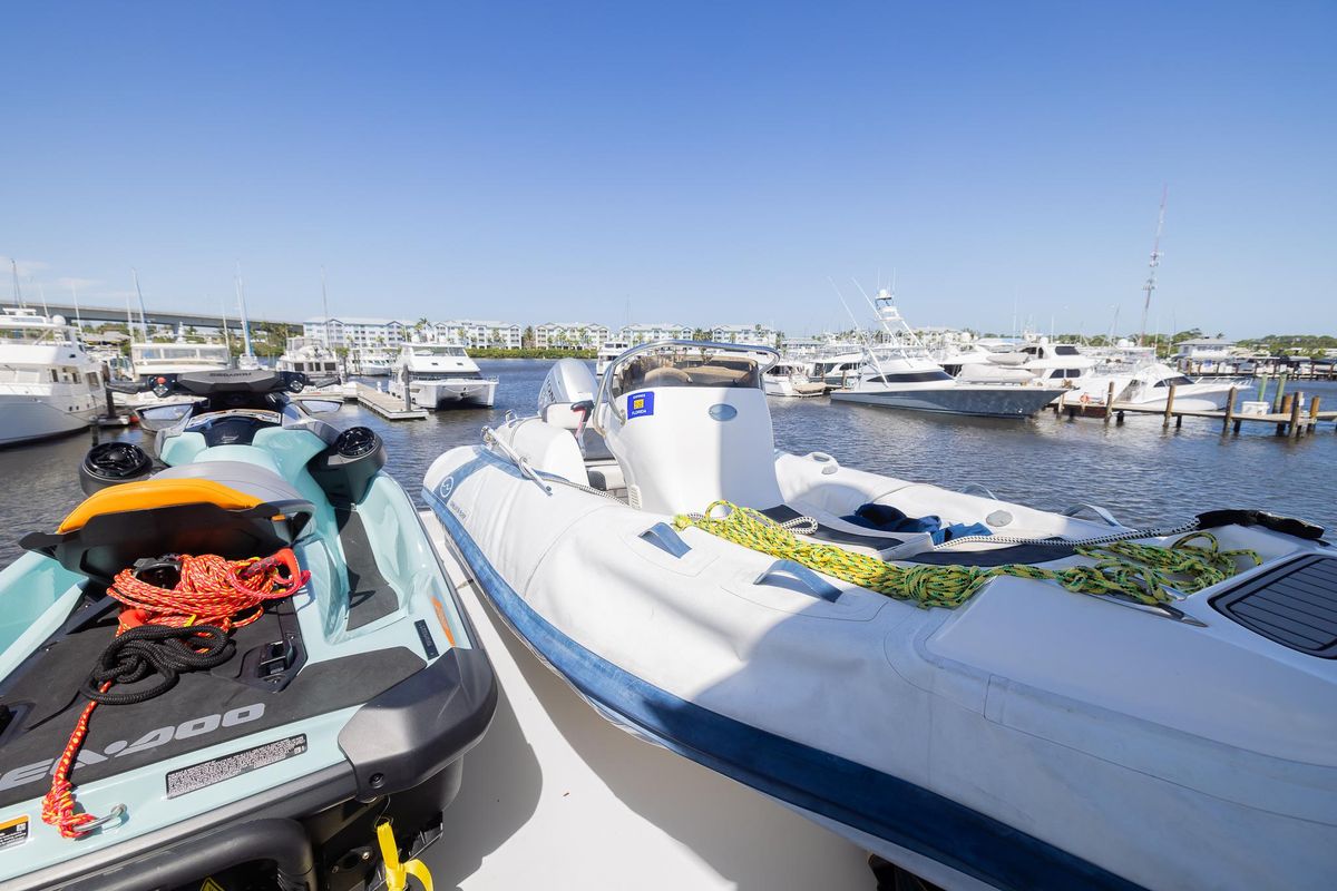 2002 Hatteras 75 