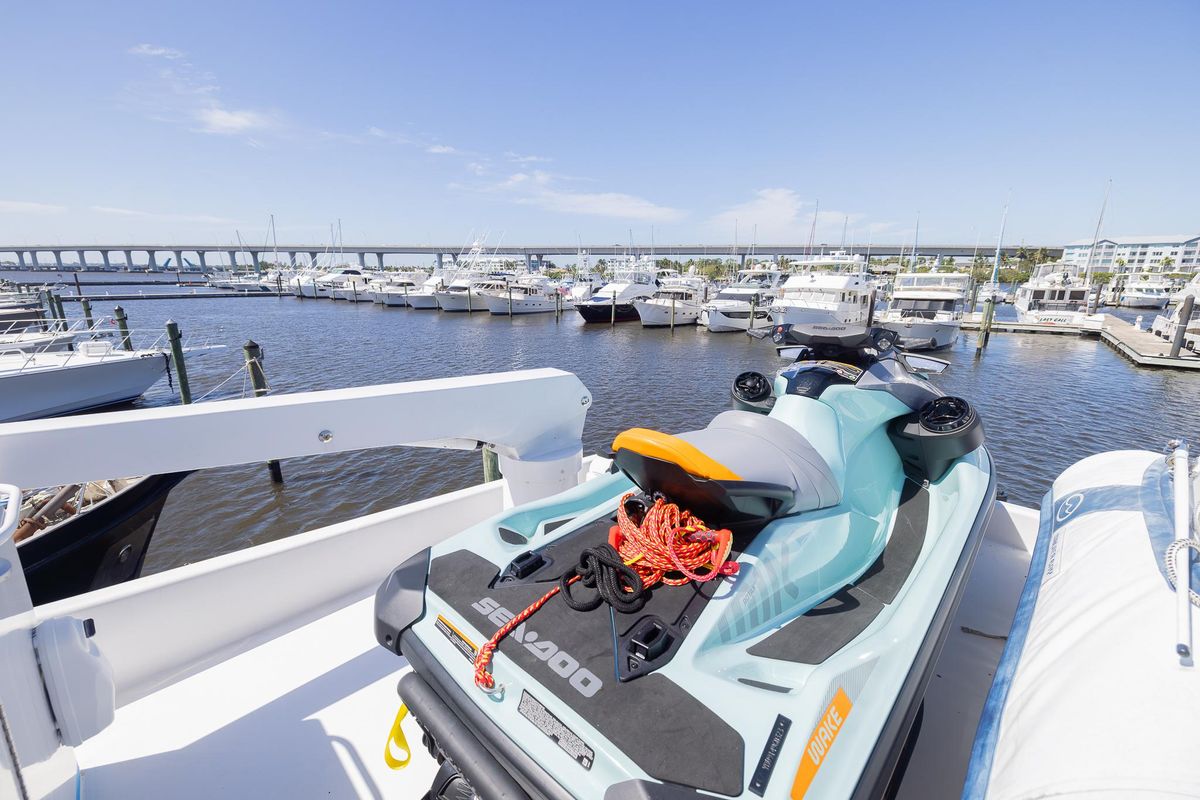 2002 Hatteras 75 
