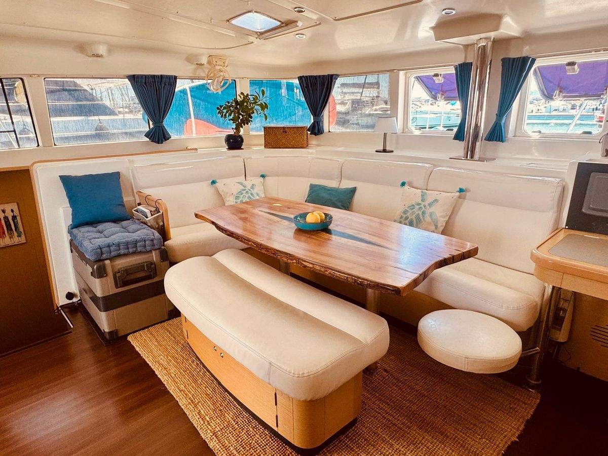 2010 Lagoon 44 