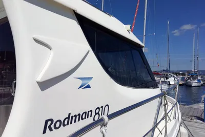 2005 Rodman 810